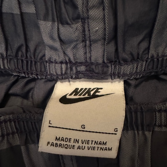 Nike Men's Gray Checkered Athletic Shorts - Picture 3 of 4